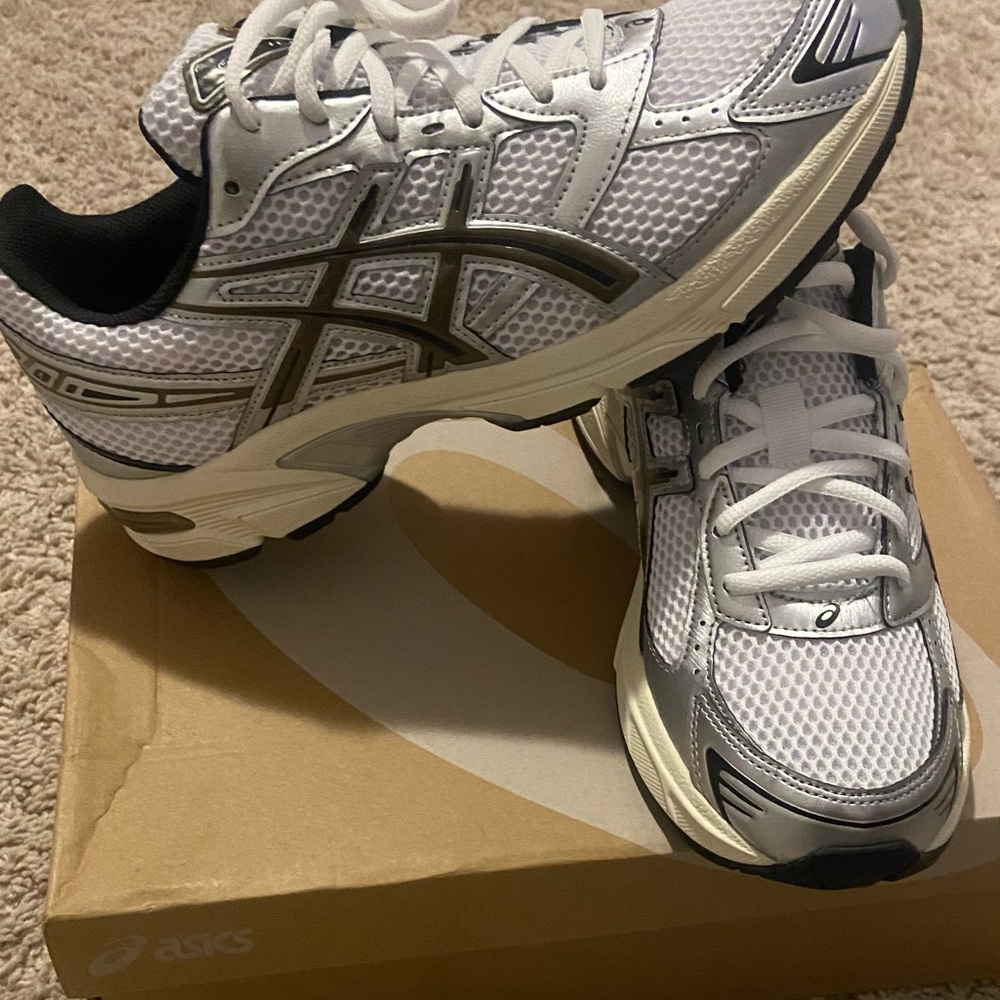 ASICS**READ DESCRIPTION**